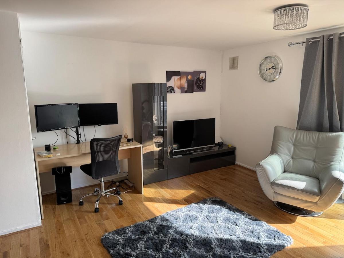 Modern 2 Bedroom Terrace Apartament