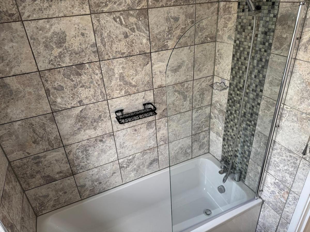 Modern 2 Bedroom Terrace Apartament *